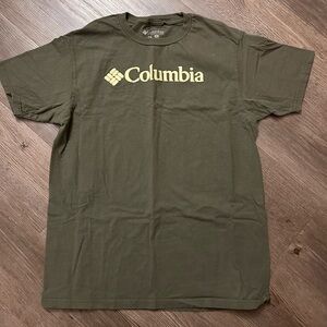 Columbia Men's Olive Green T-shirt